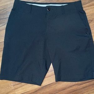 Woman’s Under Armour Shorts SZ 6